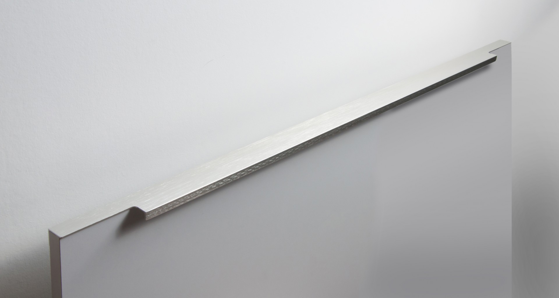 картинка Мебельная ручка RAY RT009SST.1/000/800/* от магазина DFCH 