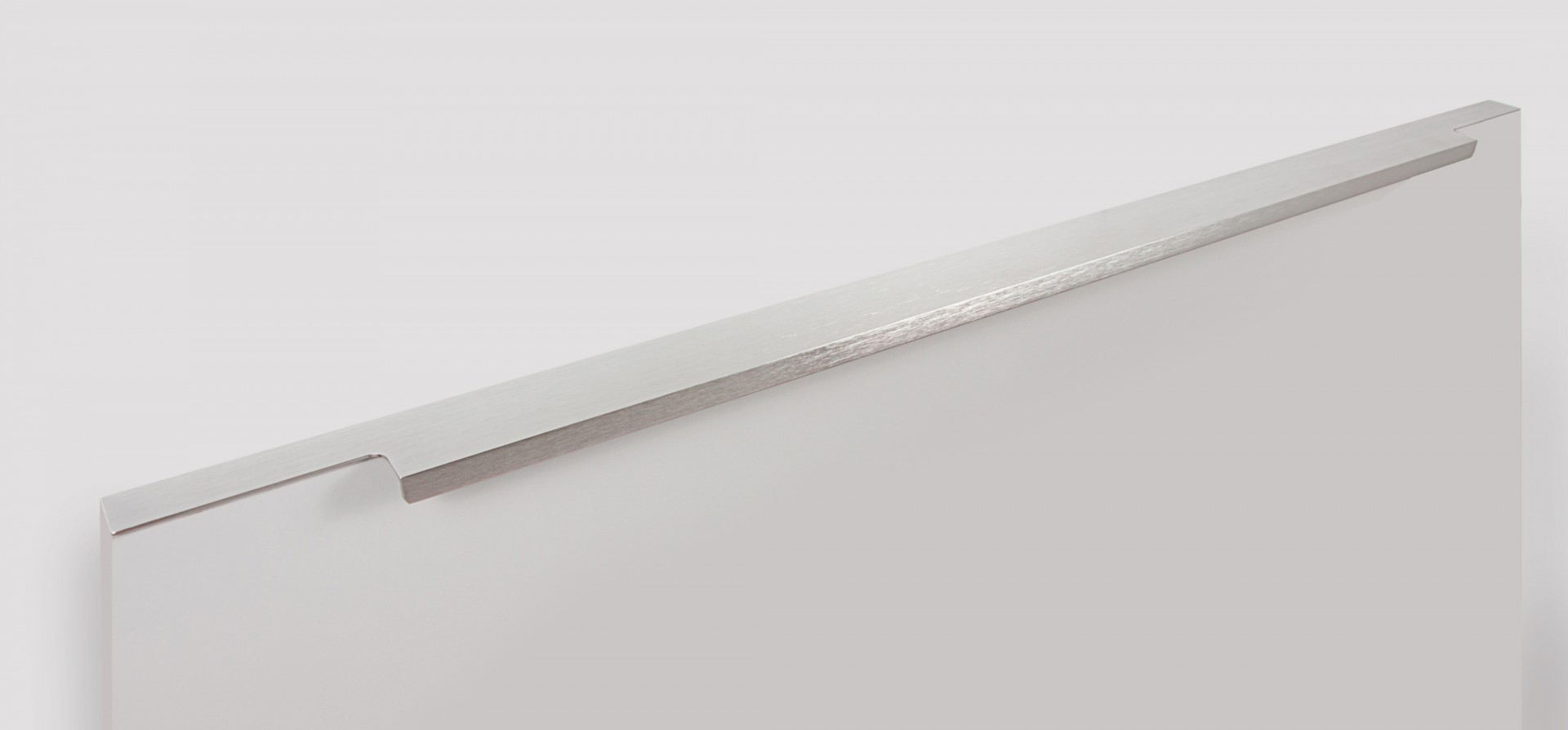 картинка Мебельная ручка RAY RT009SST.1/000/700/* от магазина DFCH 
